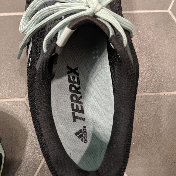 Adidas size 7 - Picture 3 of 8